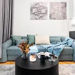Days - One-bedroom With Netflix In Holesovice