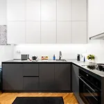 Days - One-bedroom With Netflix In Holesovice Πράγα