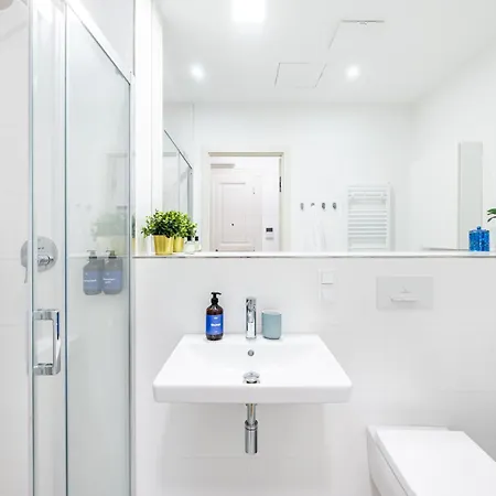 Days - One-bedroom With Smart Tv In Holesovice Apartment