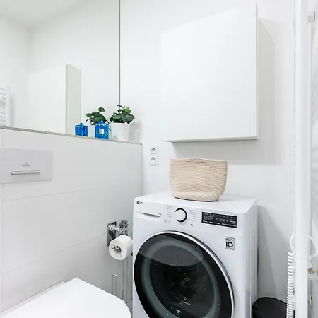 Days - One-bedroom With Smart Tv In Holesovice *